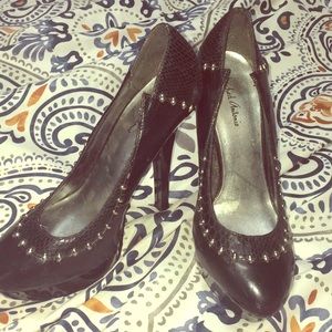 Studded black platform heels!!